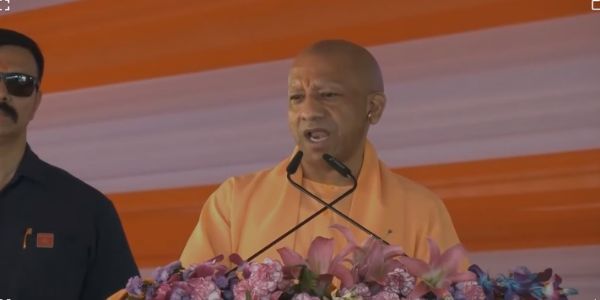 मुख्यमंत्री योगी ने बहराइच में 136 परिवारों को दिया तोहफा, बोले- जाति के नाम पर राजनीति करने वालों ने गरीबों का भला नहीं किया