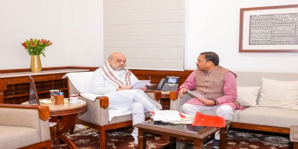 अपने विभिन्न मांगों को लेकर वाल्मीकिनगर सांसद गृहमंत्री से मिले