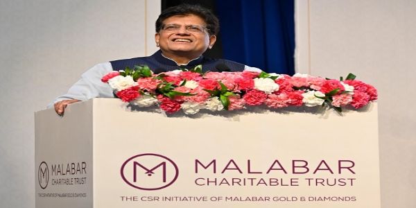 मालाबार चैरिटेबल ट्रस्ट के सीएसआर कार्यक्रम को संबोधित करते हुए पीयूष गोयल मालाबार चैरिटेबल ट्रस्ट के सीएसआर कार्यक्रम को संबोधित करते हुए पीयूष गोयल