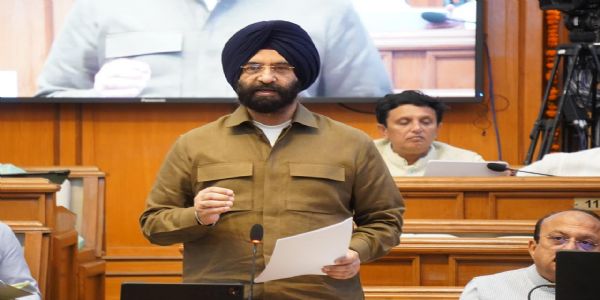 दिल्ली कैबिनेट मंत्री मनजिंदर सिंह सिरसा बजट सत्र के दौैरान निंदा प्रस्ताव पेश करते दिल्ली कैबिनेट मंत्री मनजिंदर सिंह सिरसा बजट सत्र के दौैरान निंदा प्रस्ताव पेश करते