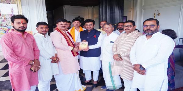 भाजपा युवा मोर्चा के राष्ट्रीय अध्यक्ष तेजस्वी सूर्या ने रामजन्मभूमि में दर्शन किया