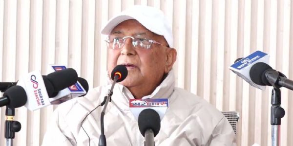 नवनिर्वाचित सांसदों को संबोधित करते के पी शर्मा ओली नवनिर्वाचित सांसदों को संबोधित करते के पी शर्मा ओली