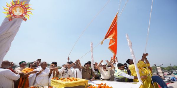 सूर्य मन्दिर का ध्वज आरोहण सूर्य मन्दिर का ध्वज आरोहण