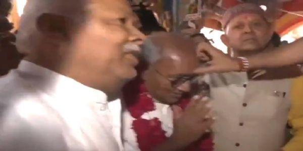 अयोध्या में श्रीरामलला के दर्शन करते कांग्रेस नेता दिग्विजय सिंह अयोध्या में श्रीरामलला के दर्शन करते कांग्रेस नेता दिग्विजय सिंह