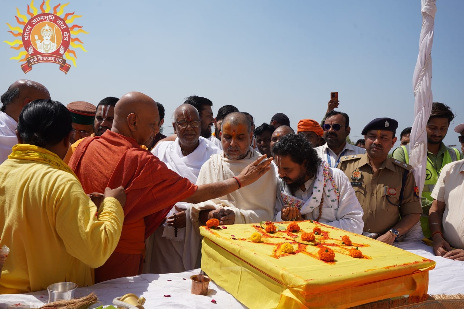 सूर्य मन्दिर का ध्वज आरोहण सूर्य मन्दिर का ध्वज आरोहण