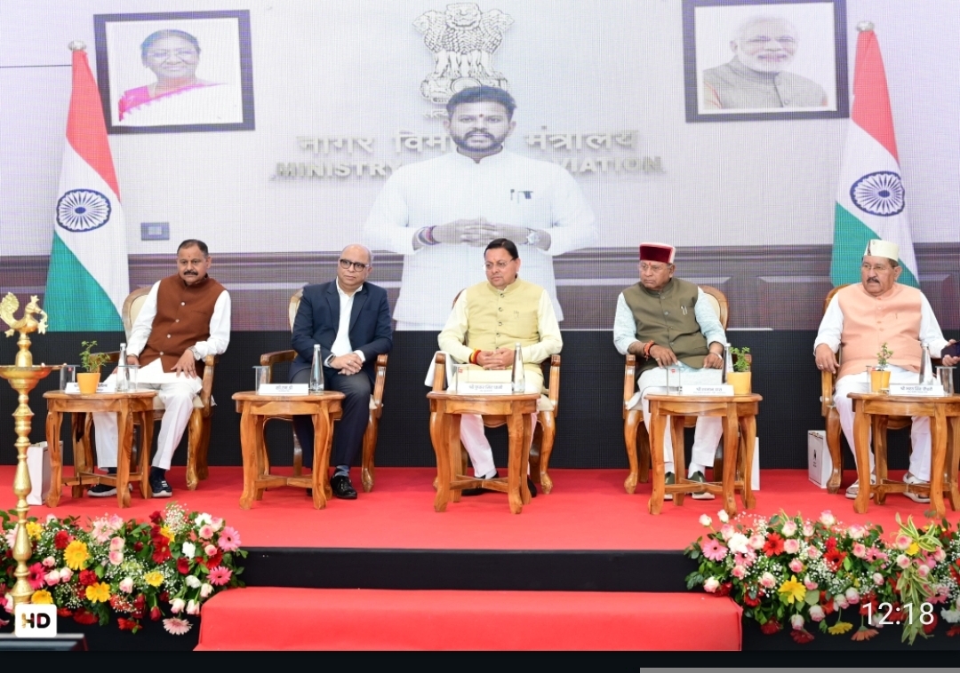 जौलीग्रांट एयरपोर्ट से देहरादून-पिथौरागढ़–देहरादून विमान सेवा शुभारंभ कार्यक्रम में मुख्यमंत्री सहित मंचासीन अतिथि। जौलीग्रांट एयरपोर्ट से देहरादून-पिथौरागढ़–देहरादून विमान सेवा शुभारंभ कार्यक्रम में मुख्यमंत्री सहित मंचासीन अतिथि।