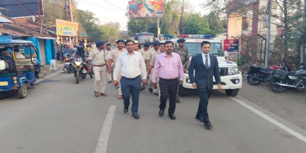 रानवमी काे लेकर निकाली गई फ्लैग मार्च