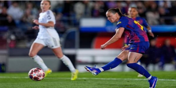 बार्सिलोना और रियल मैड्रिड के बीच मैच का दृश्य बार्सिलोना और रियल मैड्रिड के बीच मैच का दृश्य