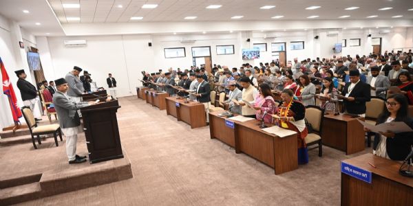 नवनिर्वाचित सांसदों का शपथग्रहण नवनिर्वाचित सांसदों का शपथग्रहण