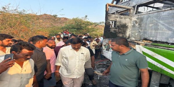 घटना स्थल का जायजा लेते मार्कापुरम के विधायक कंडुला नारायण रेड्डी