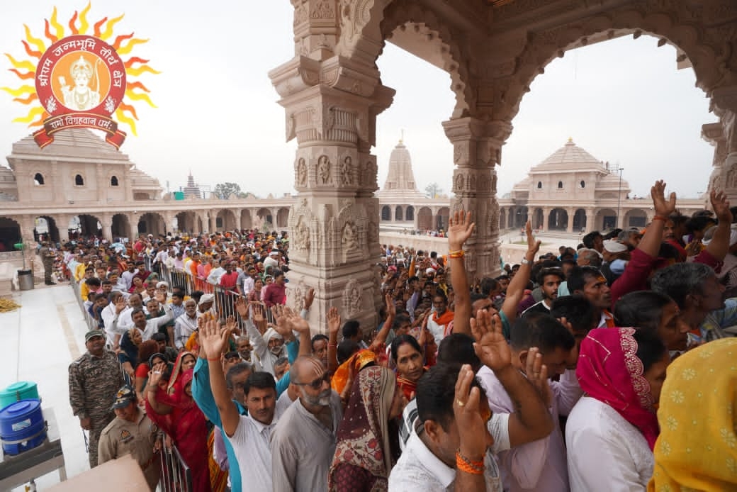 राम मंदिर में दर्शन करने पहुंचे श्रद्धालू राम मंदिर में दर्शन करने पहुंचे श्रद्धालू