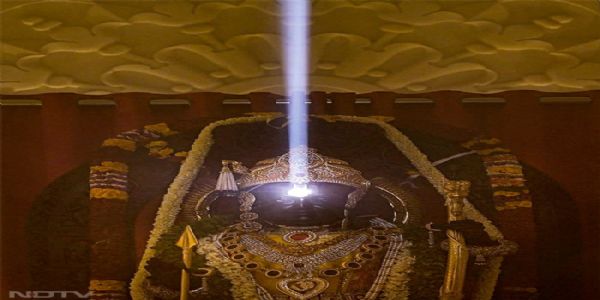 भगवान राम का सूर्य तिलक होते हुए