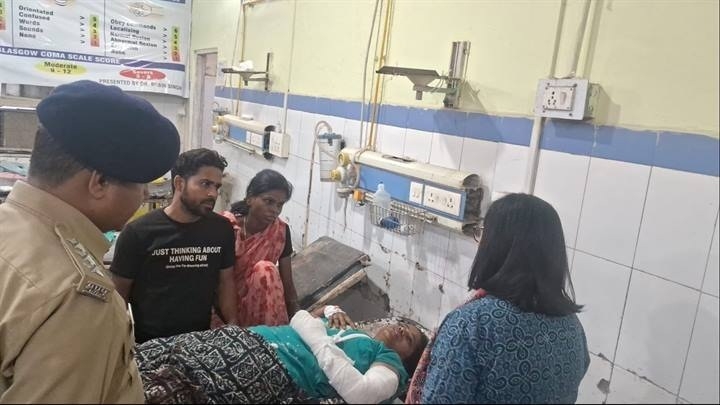 कलेक्टर अस्पताल पहुँचीं, घायलों का बेहतर से बेहतर उपचार करने के दिए निर्देश