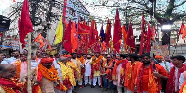 श्री सनातनपंचायत ने निकाली 251 राम ध्वज के साथ शोभायात्रा