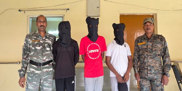 चोरी की स्कूटी के साथ तीन गिरफ्तार