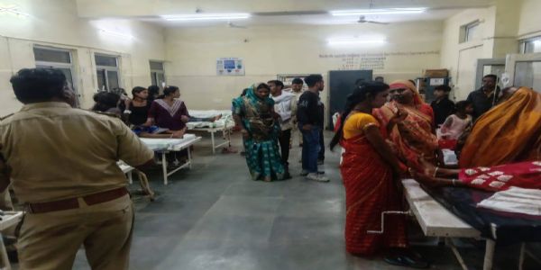 अनूपपुर: डंपर से टकराया माल वाहक वाहन, 12 घायल