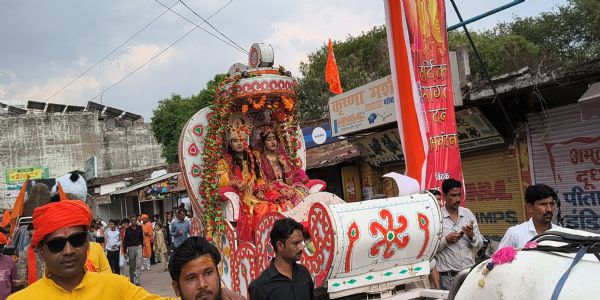 जय जय श्री राम के उद्घोष से निकली शोभायात्रा