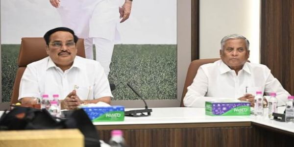 नई दिल्ली में जल शक्ति मंत्री सीआर पाटिल और मेघालय के मुख्यमंत्री कॉन्ग्राड संगमा की उपस्थिति में जल जीवन मिशन 2.0 के तहत सुधार-आधारित एमओयू पर हस्ताक्षर करते हुए अधिकारीगण। नई दिल्ली में जल शक्ति मंत्री सीआर पाटिल और मेघालय के मुख्यमंत्री कॉन्ग्राड संगमा की उपस्थिति में जल जीवन मिशन 2.0 के तहत सुधार-आधारित एमओयू पर हस्ताक्षर करते हुए अधिकारीगण।