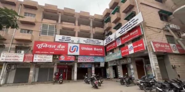 बरेली के डीडीपुरम स्थित प्रदर्शनी नगर में पासपोर्ट कार्यालय परिसर, जहां बम धमकी के बाद पुलिस ने खाली कराकर सघन जांच की।