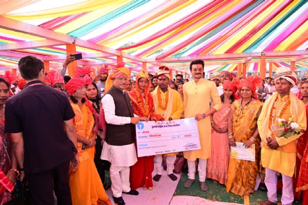 जशपुर में 240 जोड़ों का सामूहिक विवाह, सीएम विष्णु देव साय ने दिया आशीर्वाद  - हिन्दुस्थान समाचार