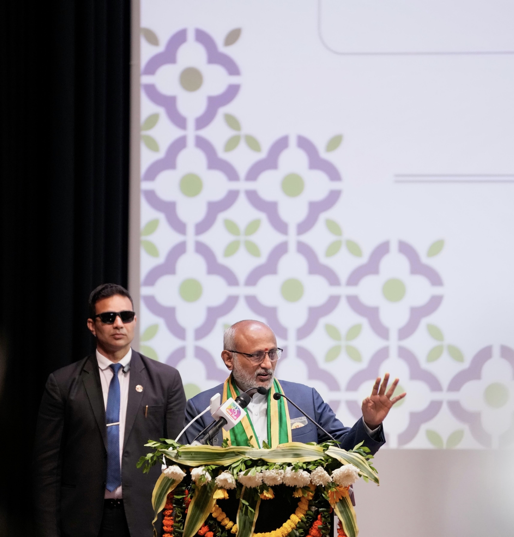 उपराष्ट्रपति कार्यक्रम को संबोधित करते हुए