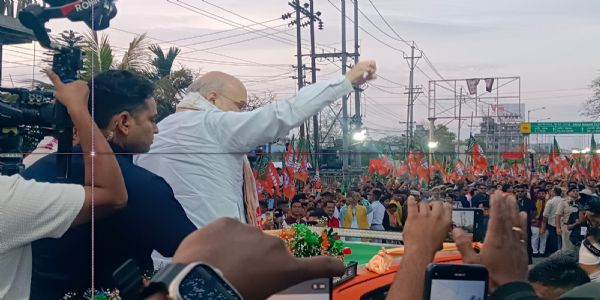 गुवाहाटी में शनिवार को केंद्रीय गृह मंत्री अमित शाह के भव्य रोड शो की तस्वीर। गुवाहाटी में शनिवार को केंद्रीय गृह मंत्री अमित शाह के भव्य रोड शो की तस्वीर।