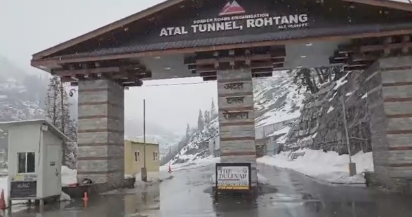 अटल टनल में बर्फबारी अटल टनल में बर्फबारी