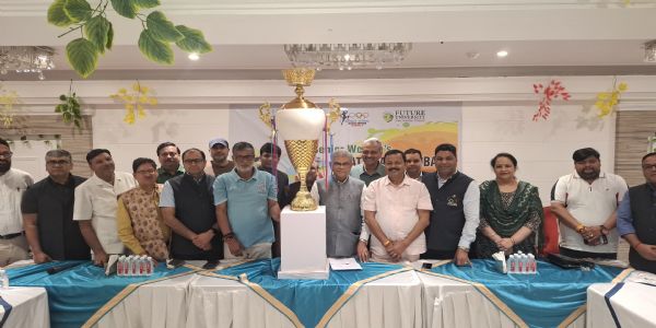 बरेली में 54वीं राष्ट्रीय सीनियर महिला हैंडबॉल प्रतियोगिता को लेकर आयोजित प्रेस वार्ता में मौजूद पदाधिकारी। बरेली में 54वीं राष्ट्रीय सीनियर महिला हैंडबॉल प्रतियोगिता को लेकर आयोजित प्रेस वार्ता में मौजूद पदाधिकारी।