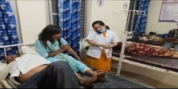 टीकमगढ़: तेज रफ्तार बुलेरो की टक्कर से ट्रैक्टर-ट्रॉली पलटी, 22 श्रद्धालु घायल, 7 की हालत गंभीर