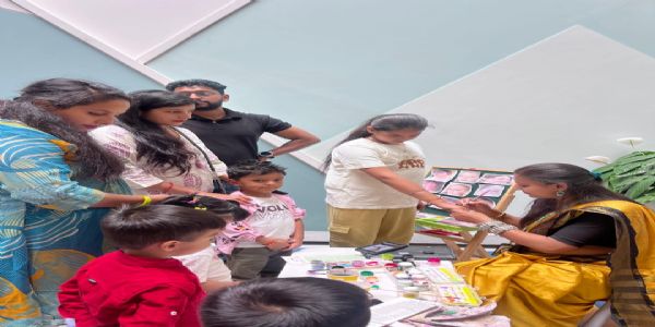 बच्चों व अभिभावकों को शैक्षिक गतिविधियों की दी जानकारी