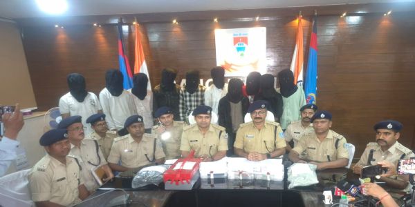 लूट और डकैती की घटनाओं को अंजाम देने वाले 10 अपराधी गिरफ्तार