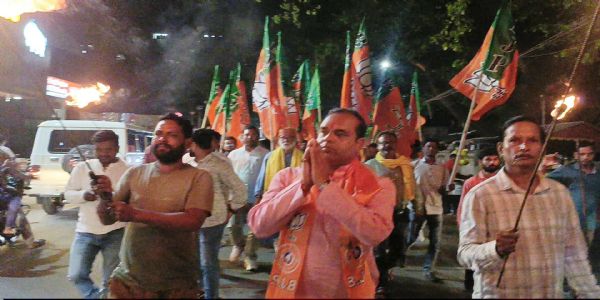 झाड़ग्राम में मशाल रैली निकाल भाजपा ने सरकार को घेरा