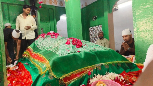 गाजी मियां का लग्न, दरगाह पर चादरपोशी