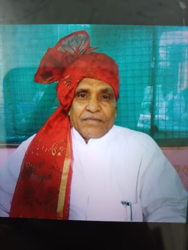 कीचड़ की होली का इतिहास बताते हरगोविंद कुशवाहा