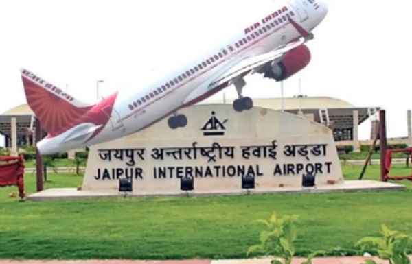 मुंबई-जयपुर फ्लाइट में क्रू से दुर्व्यवहार करने वाला यात्री को पकड़ा