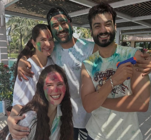 कैटरीना कैफ, विक्की कौशल - फोटो सोर्स एक्स