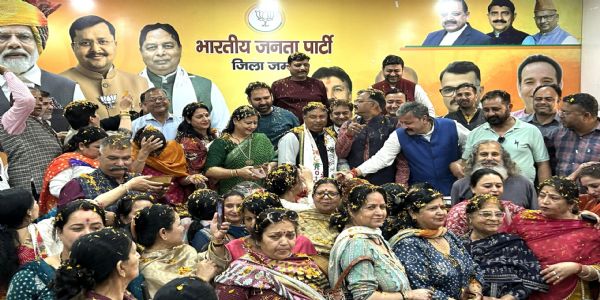 होली सत्य और भक्ति की विजय का प्रतीक है: सत शर्मा