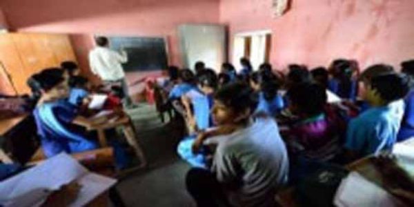 जगदलपुर : प्रतिपूर्ति राशि के लिए निजी स्कूल संचालकों ने सौंपा ज्ञापन