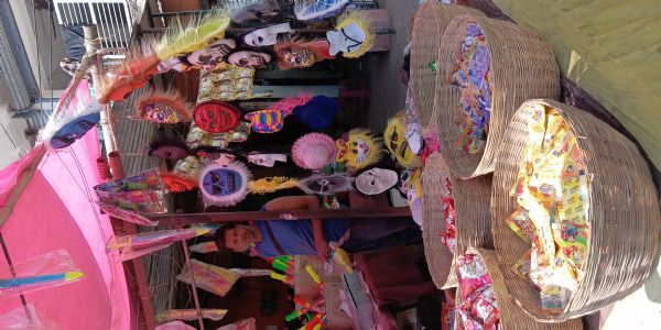 होली को लेकर रांची के बाजारों में उमड़ी भीड़, हर्बल रंग और आकर्षक पिचकारियों की बढ़ी मांग