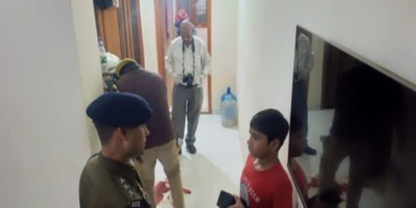 पत्नी के चरित्र पर शक, पति ने चाकू से गोदकर मार डाला