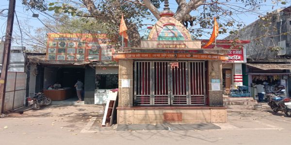 चंद्रग्रहण की काली छाया के चलते मंदिरों के पट रहे बंद