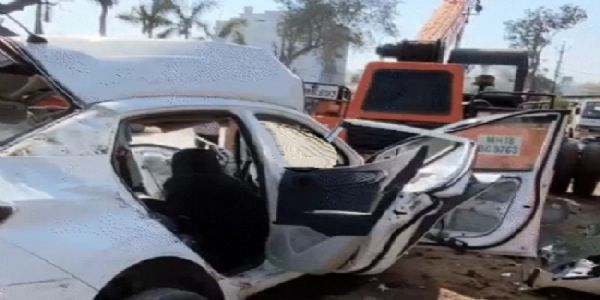 मप्र के बैतूल में सड़क किनारे खड़ी क्रेन से टकराई बेकाबू कार, 3 युवकों की मौत और दो घायल