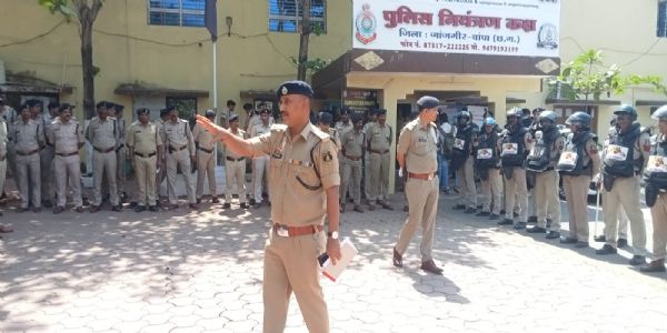 होली पर सख्ती: जांजगीर-चांपा में पुलिस का फ्लैग मार्च, ड्रोन से निगरानी