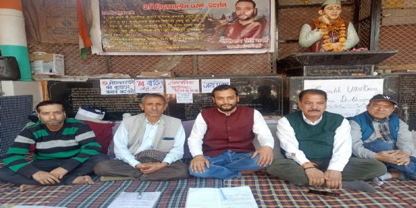 ट्रंचिंग ग्राउंड को लेकर 75 वें दिन भी जारी रहा धरना