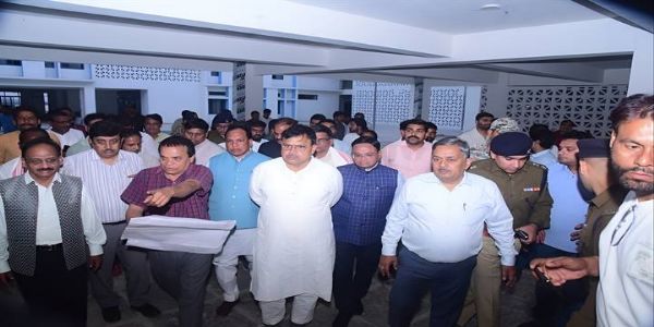 शिवपुरीः रोटरी मेडिकल मिशन की तैयारी युद्ध स्तर पर जारी, मंत्री तोमर ने किया स्थल का निरीक्षण