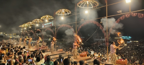 खंडग्रास चंद्रग्रहण केबाद गंगा आरती खंडग्रास चंद्रग्रहण केबाद गंगा आरती