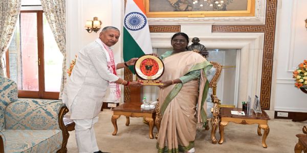 राष्ट्रपति से मिलते