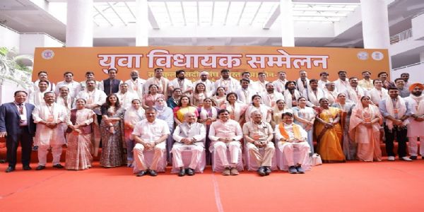भोपाल में आयोजित युवा विधायकों के सम्मेलन में ग्रुप फोटो भोपाल में आयोजित युवा विधायकों के सम्मेलन में ग्रुप फोटो