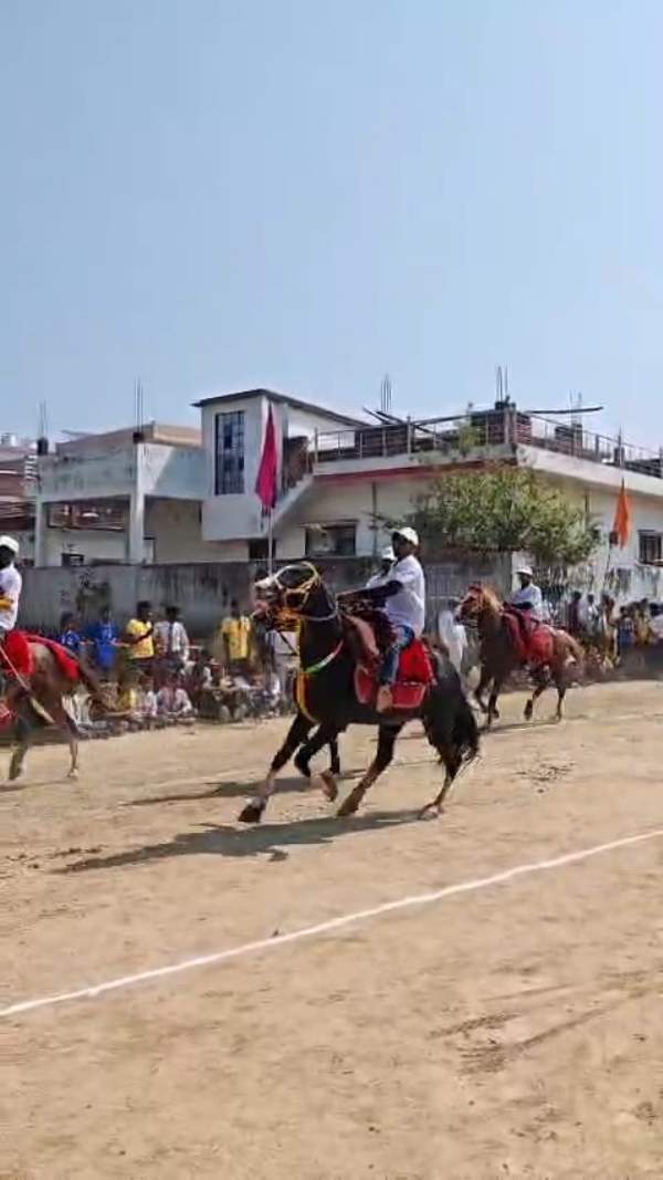 बाबू आरएन सिंह खेल मेला में घोड़ा दौड़