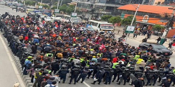 यूएमएल के द्वारा ओली की गिरफ्तारीं के विरोध में।प्रदर्शन